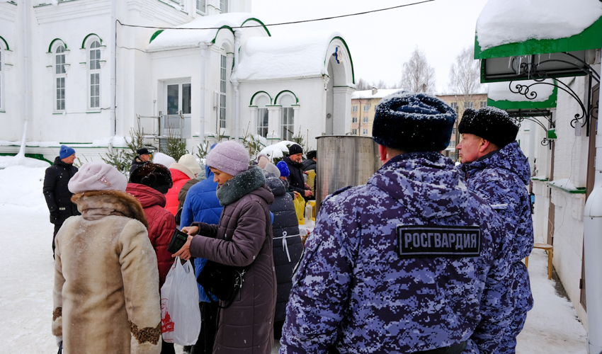 Сотрудники Росгвардии обеспечили общественный порядок и безопасность в ходе празднования Крещения Господня в Марий Эл