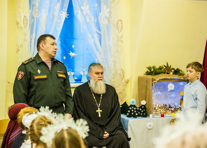 Росгвардейцы в Марий Эл поздравили воспитанников воскресной школы с Рождеством