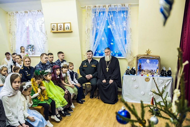Росгвардейцы в Марий Эл поздравили воспитанников воскресной школы с Рождеством