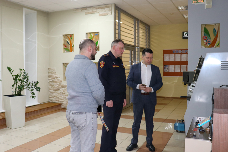 В Йошкар-Оле руководитель регионального управления Росгвардии посетил ГТРК «Марий Эл» 