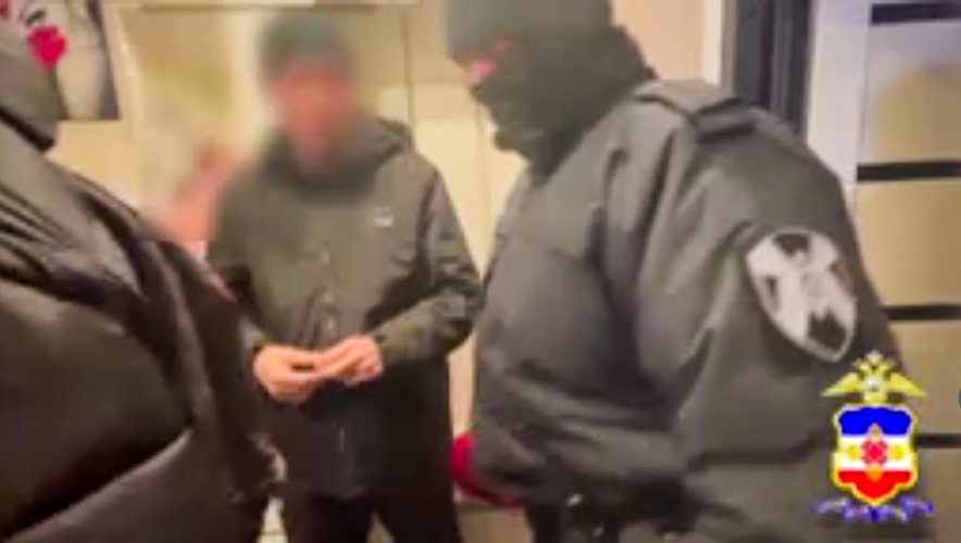 С участием спецподразделения Росгвардии в Марий Эл задержан юный «связист» аферистов, обслуживающий мошеннический сим-бокс