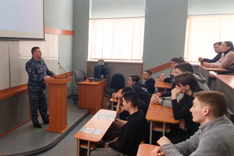 Встреча с будущими защитниками: студентам Йошкар-Олы рассказали о службе в Росгвардии