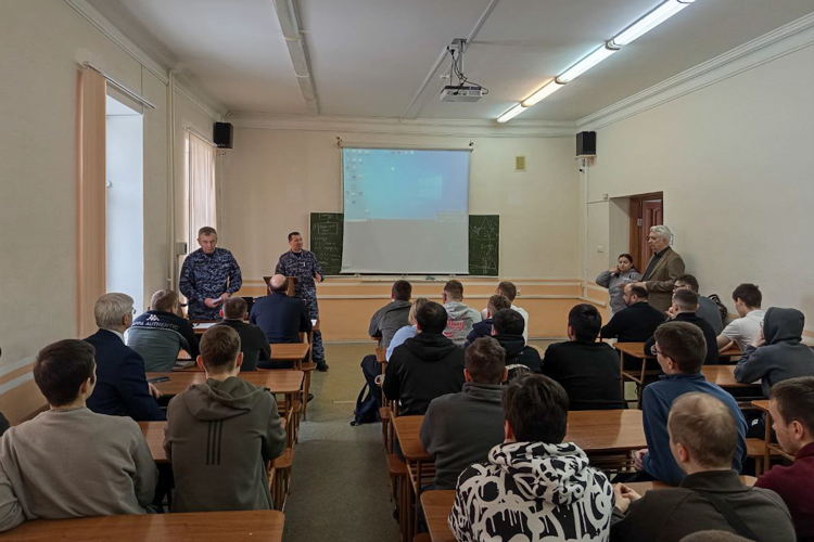 Встреча с будущими защитниками: студентам Йошкар-Олы рассказали о службе в Росгвардии