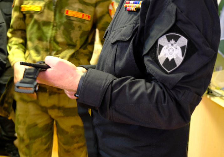 В преддверии 10-летия Росгвардии сотрудники ОМОН «Таир» провели экскурсию для йошкар-олинских школьников