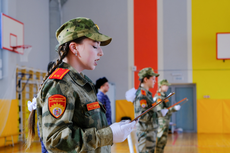 В Йошкар-Оле прошла торжественная церемония посвящения подшефных школьников в кадеты Росгвардии