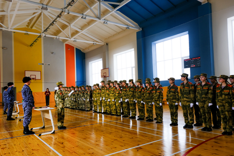 В Йошкар-Оле прошла торжественная церемония посвящения подшефных школьников в кадеты Росгвардии