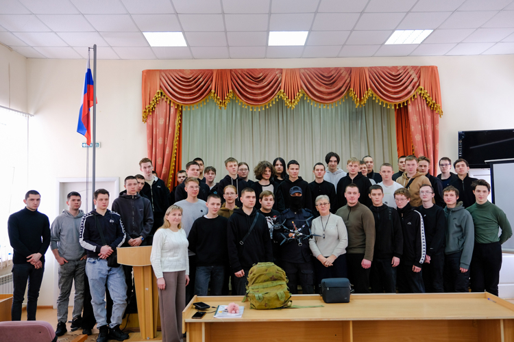 Сотрудники СОБР «Берсерк» провели круглый стол со студентами аграрного колледжа