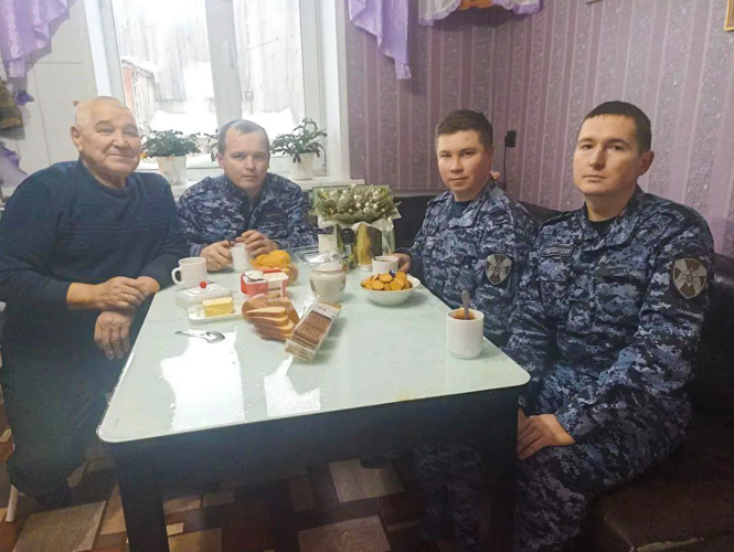 Росгвардейцы Марий Эл оказали помощь ветеранам и пенсионерам после сильных снегопадов