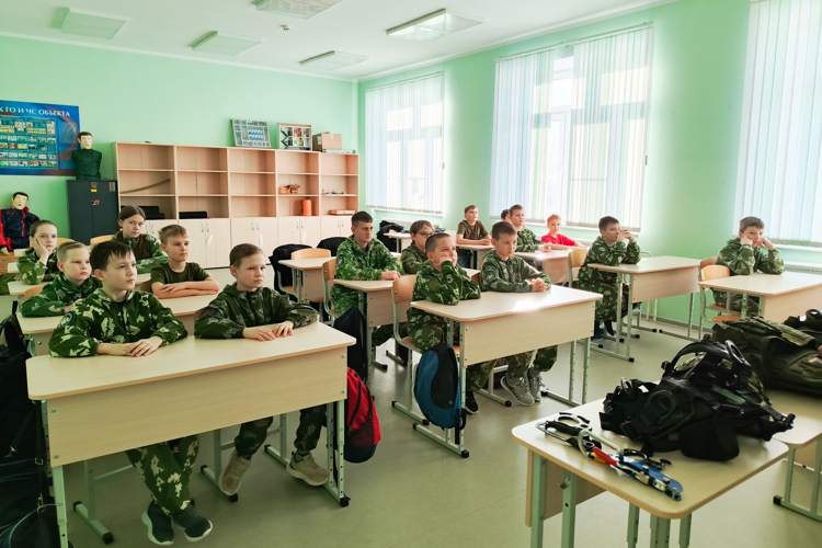 «Всегда на страже Отечества»: сотрудники Росгвардии провели патриотические встречи с учащимися школ Республики Марий Эл