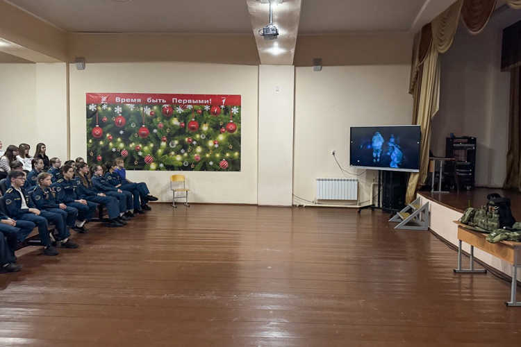 Традиции и современность: сотрудник ОМОН «Таир» встретился с учащимися Килемарской школы