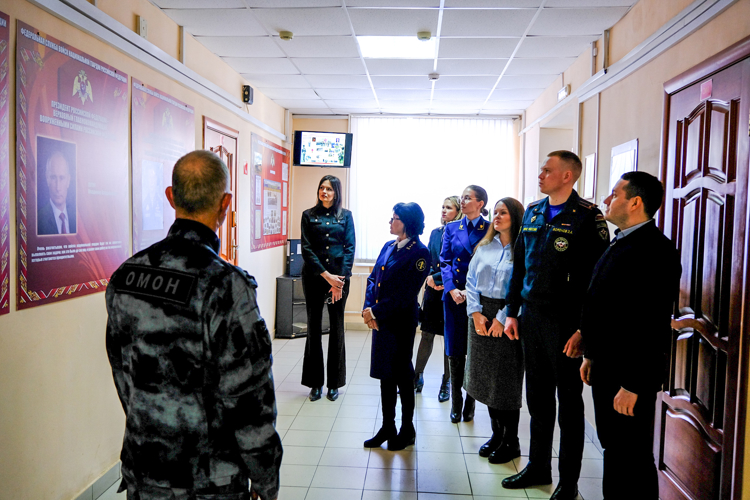 Представители пресс-служб правоохранительных органов и экстренных служб Марий Эл познакомились с работой спецподразделений Росгвардии