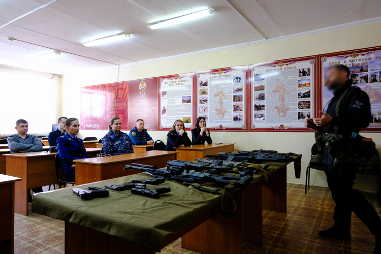 Представители пресс-служб правоохранительных органов и экстренных служб Марий Эл познакомились с работой спецподразделений Росгвардии