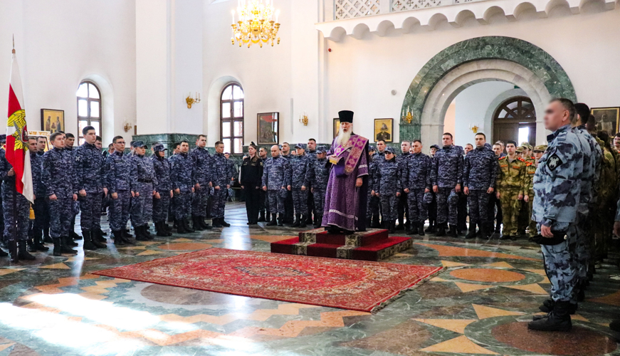 В Йошкар-Оле в день 10-летия Росгвардии и 215-летия войск правопорядка прошел благодарственный молебен в Кафедральном соборе