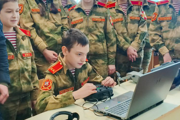 На страже порядка и безопасности: сотрудники Росгвардии в Йошкар-Оле рассказали школьникам о своей службе