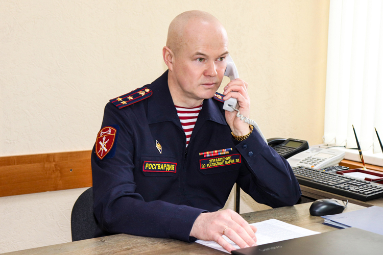 Начальник Центра лицензионно-разрешительной работы Управления Росгвардии по Республике Марий Эл провел прямую телефонную линию