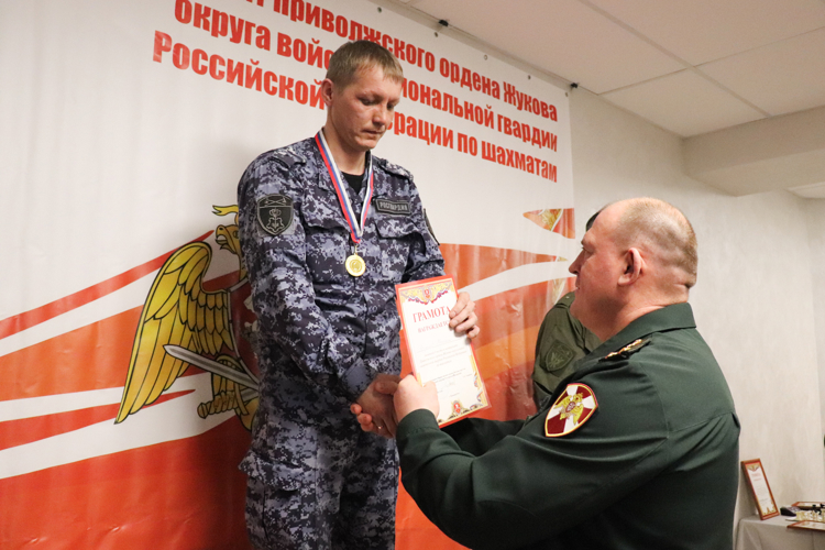 В столице Марий Эл росгвардейцы Приволжья сразились в шахматы в юбилейный для ведомства год
