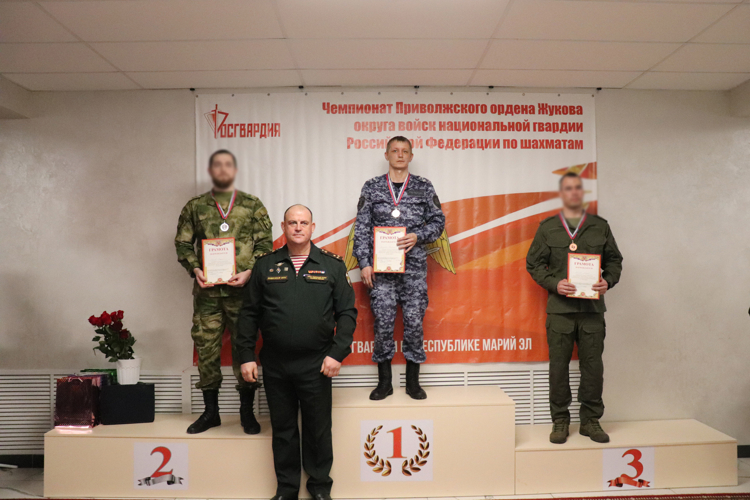 В столице Марий Эл росгвардейцы Приволжья сразились в шахматы в юбилейный для ведомства год