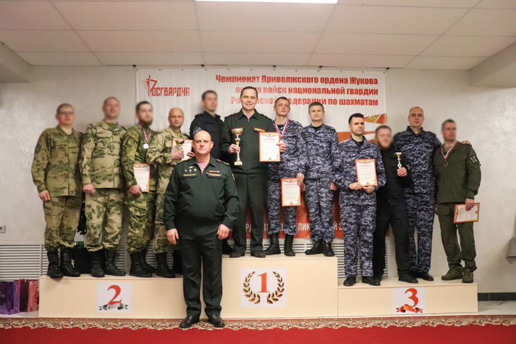 В столице Марий Эл росгвардейцы Приволжья сразились в шахматы в юбилейный для ведомства год