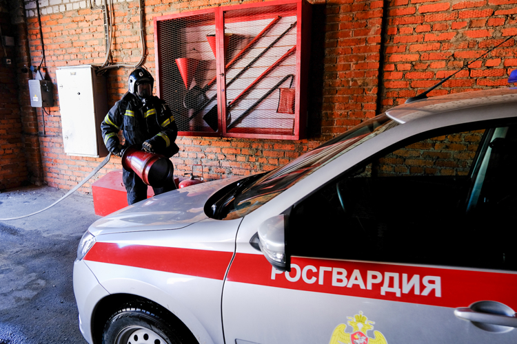 В Йошкар-Оле сотрудники Росгвардии и МЧС России провели совместные пожарно-тактические учения