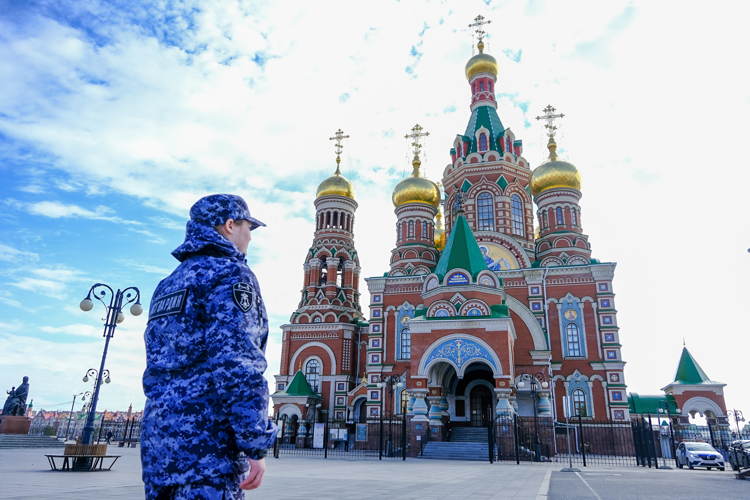В Марий Эл сотрудники Росгвардии приняли участие в обеспечении безопасности граждан в праздник Вербного воскресенья