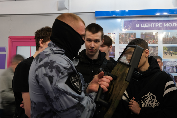 Сотрудники Управления Росгвардии по Республике Марий Эл приняли участие в республиканской ярмарке вакансий