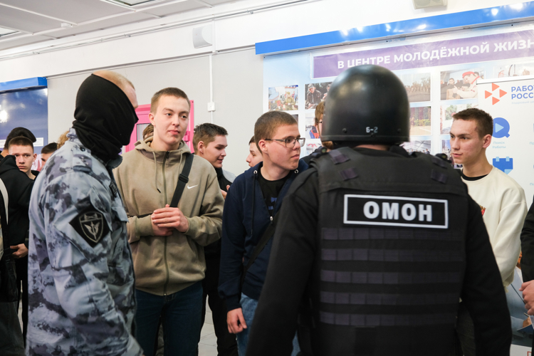 Сотрудники Управления Росгвардии по Республике Марий Эл приняли участие в республиканской ярмарке вакансий