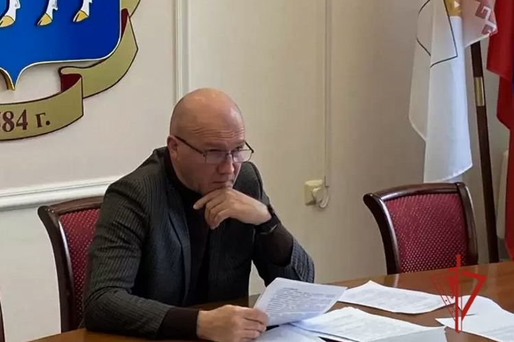 В Йошкар-Оле на комиссии с участием сотрудника Росгвардии обсудили вопросы безопасности в местах массового пребывания людей 