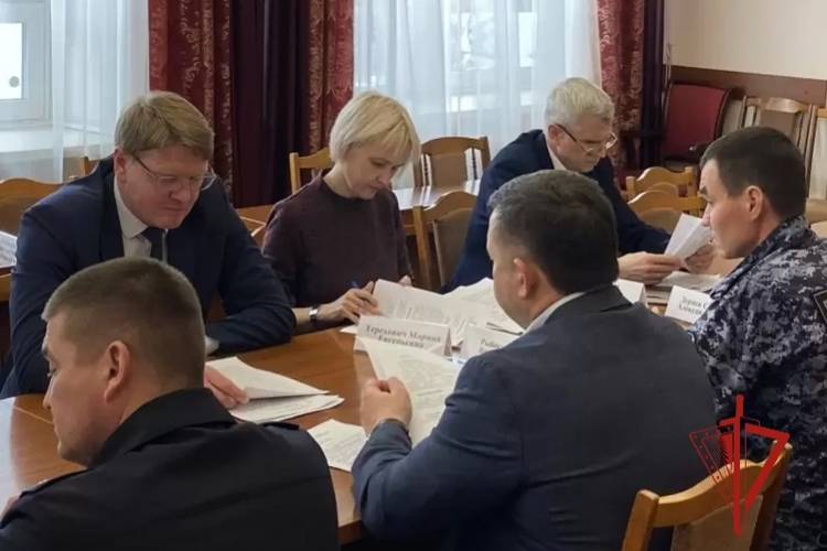 В Йошкар-Оле на комиссии с участием сотрудника Росгвардии обсудили вопросы безопасности в местах массового пребывания людей 