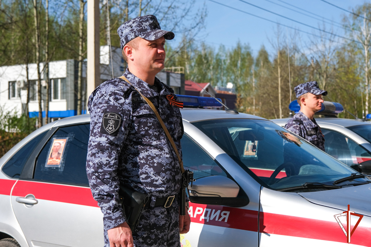 Сотрудники Управления Росгвардии по Республике Марий Эл запустили патриотическую акцию «Бессмертный автополк» (видео)