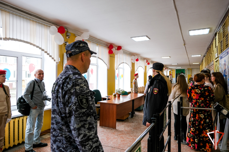 При участии Росгвардии обеспечена безопасность во время проведения «Последнего звонка» в школах Марий Эл