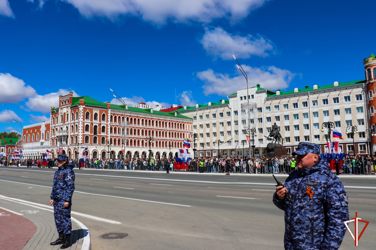 Сотрудники Росгвардии обеспечили правопорядок во время празднования Дня Победы в Республике Марий Эл
