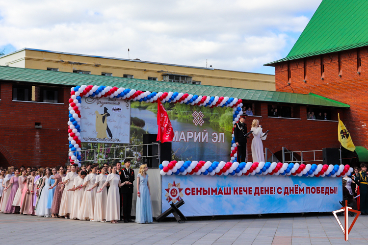 В Йошкар-Оле кадеты Росгвардии приняли участие в городском кадетском балу «Вальс, опаленный войной» (видео)
