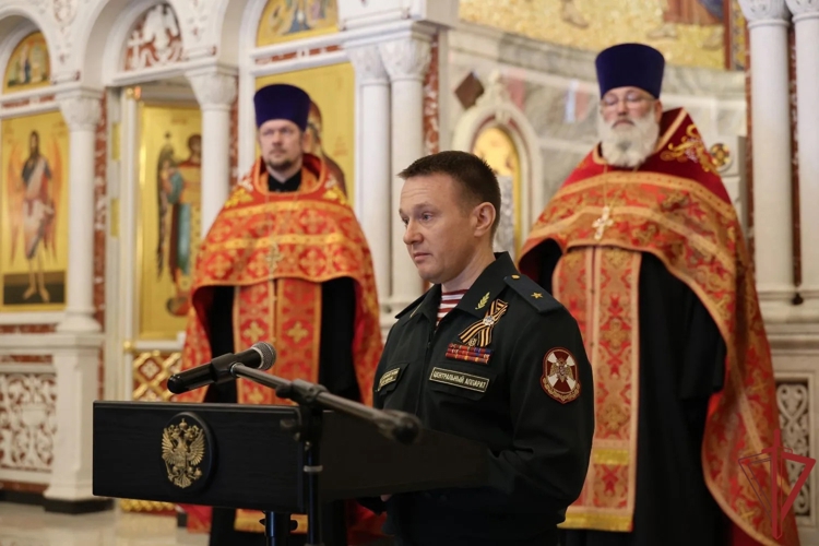 Благодарственный молебен с крестным ходом состоялся в Главном храме Росгвардии в преддверии Дня Победы