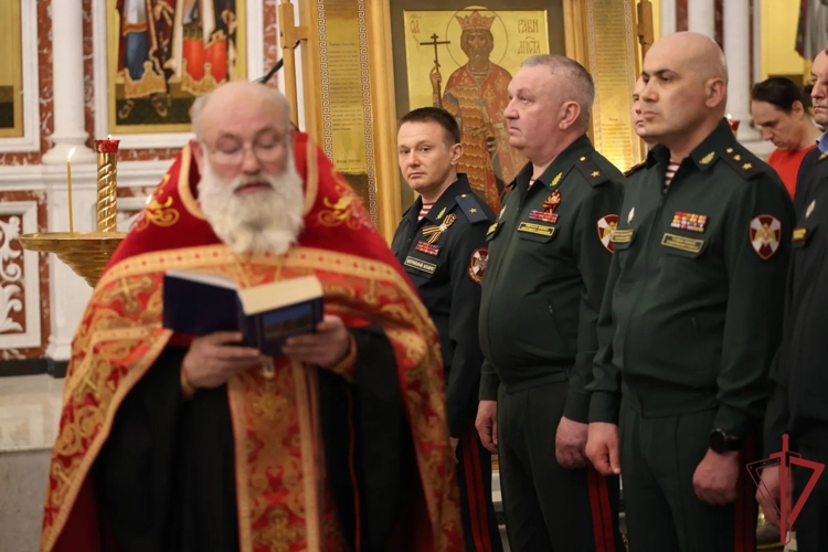 Благодарственный молебен с крестным ходом состоялся в Главном храме Росгвардии в преддверии Дня Победы