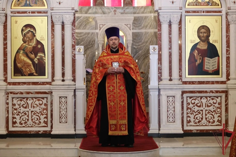 Благодарственный молебен с крестным ходом состоялся в Главном храме Росгвардии в преддверии Дня Победы