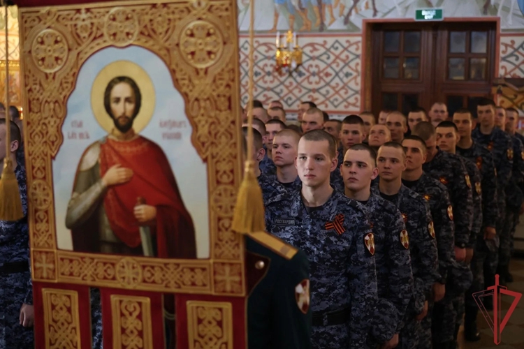 Благодарственный молебен с крестным ходом состоялся в Главном храме Росгвардии в преддверии Дня Победы