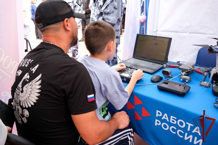 Сотрудники Росгвардии в Марий Эл  представили вакансии на региональной ярмарке трудоустройства (видео)