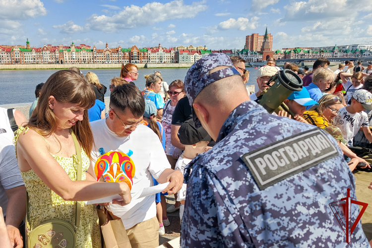 Росгвардейцы рассказали жителям столицы Марий Эл о службе в войсках правопорядка и защите имущества от посягательств