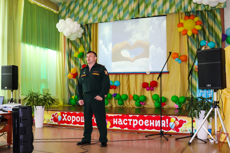 В День защиты детей росгвардейцы Марий Эл навестили воспитанников Люльпанского центра (видео)