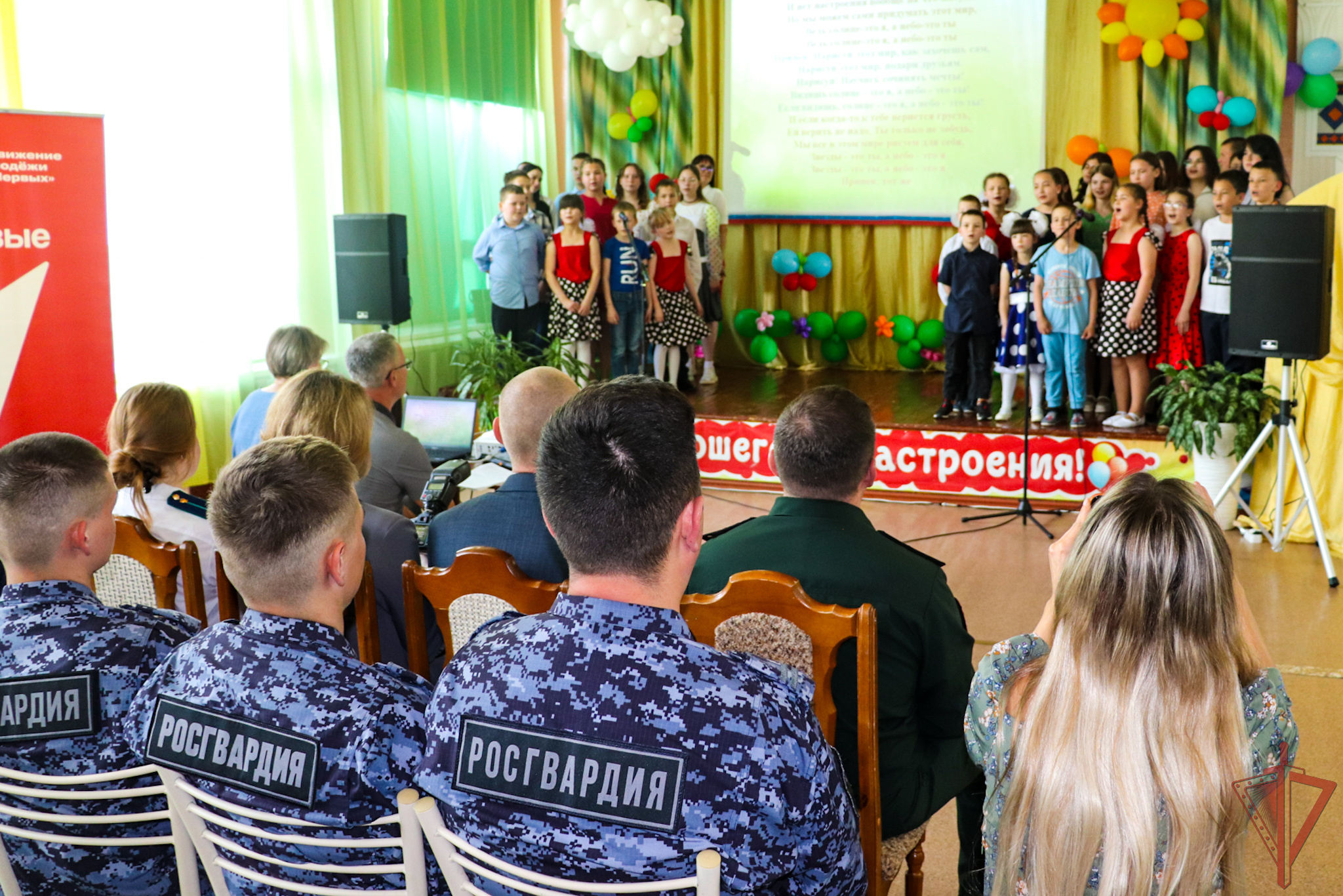 В День защиты детей росгвардейцы Марий Эл навестили воспитанников Люльпанского центра