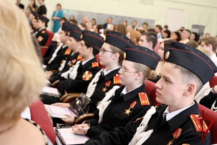 В Йошкар-Оле офицер Росгвардии поздравил выпускников подшефного класса с получением аттестатов