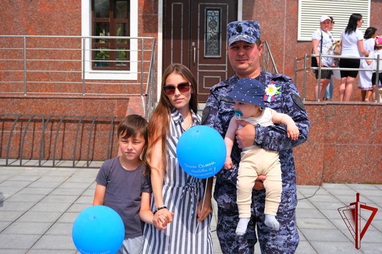 Росгвардейцы в Республике Марий Эл приняли участие в праздновании Дня семьи, любви и верности