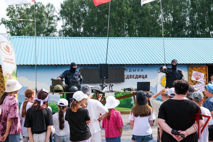 В Марий Эл росгвардейцы провели патриотическое мероприятие для детей в летнем лагере «Большая Медведица» (видео)