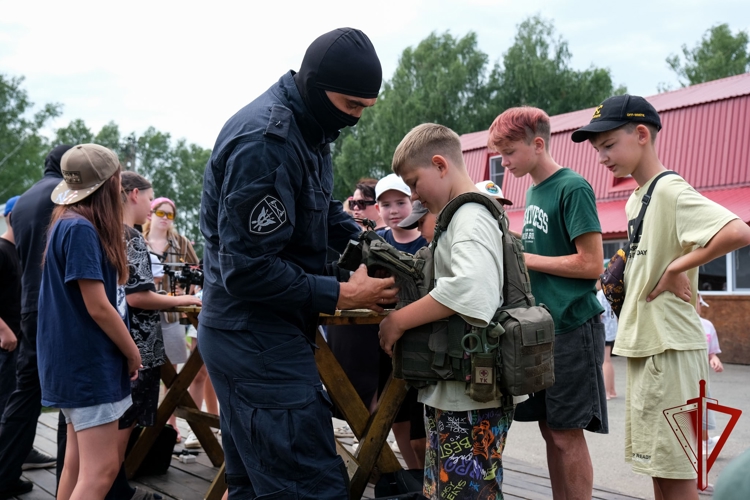 В Марий Эл росгвардейцы провели патриотическое мероприятие для детей в летнем лагере «Большая Медведица» (видео)