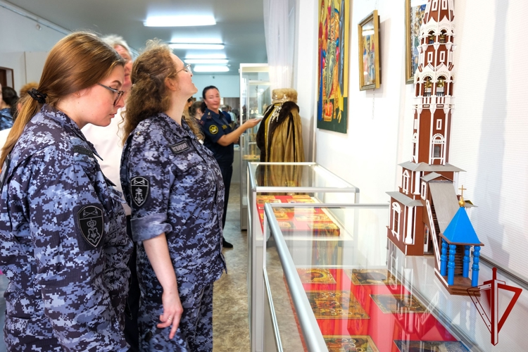 Сотрудники и военнослужащие Управления Росгвардии по Республике Марий Эл посетили выставку «Русь Святая Православная»