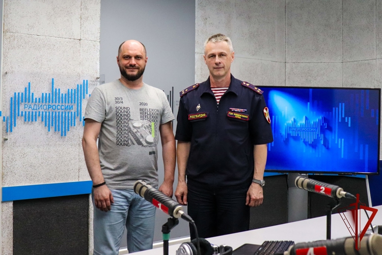 В Йошкар-Оле начальник вневедомственной охраны Росгвардии принял участие в радиопрограмме 