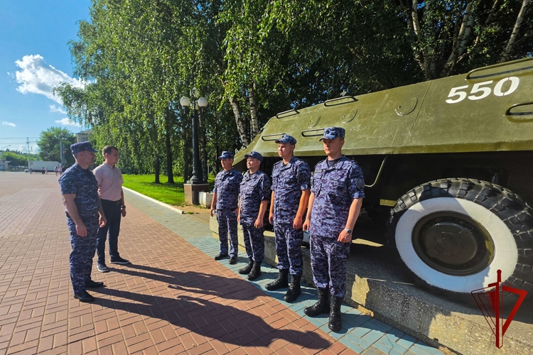 Росгвардейцы отреставрировали выставочную военную технику в Центральном парке Йошкар-Олы (видео)