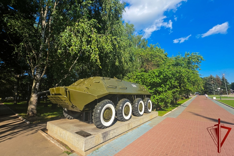 Росгвардейцы отреставрировали выставочную военную технику в Центральном парке Йошкар-Олы (видео)
