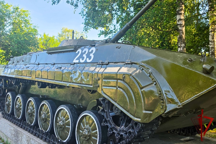 Росгвардейцы отреставрировали выставочную военную технику в Центральном парке Йошкар-Олы (видео)