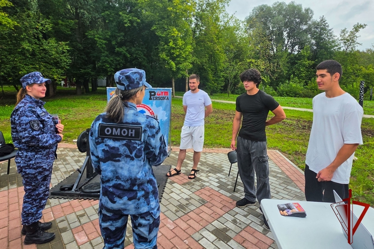 В День города Йошкар-Олы сотрудники Росгвардии провели агитационные встречи на всех центральных площадках столицы